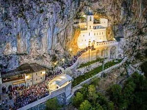 Патријарх Порфирије стигао на Острог, сутра сусрет са Абазовићем