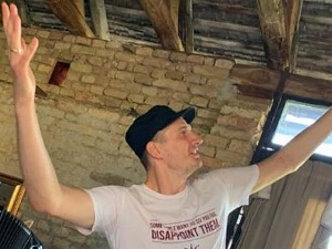 Сви се распитују за мајице које носе Јокић и Мелоун на прослави у Сомбору