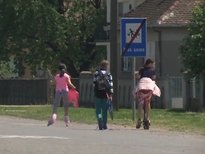 У Узвећу код Богатића мештани забринути за безбедност деце у саобраћају