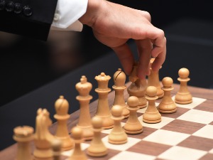 Шахисти играју за шеснаест