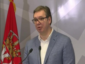 Вучић у Емиратима одаје пошту преминулом председнику