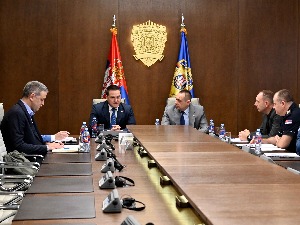 Вулин и Ружић: Озбиљно се приступа дојавама о бомбама