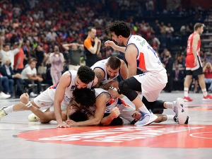 Spektakularna košarka u Beogradu - Efes i Real u borbi za titulu šampiona Evrope