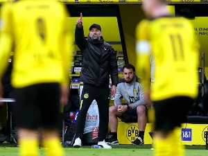Dortmund ostao bez Holanda, a sada i bez trenera
