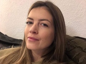 Александра је имала три године када је бомбардована колона избеглица: Увек сам веровала у правду 