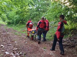 Горска служба у акцији спасавања повређене жене на Трему