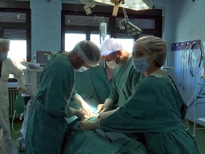 Лесковачки хирурзи изводе најсложеније операције дебелог црева, зашто су најбољи у земљи 