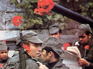 Како је један евровизијски губитник дао знак за почетак Револуције каранфила, а друга бунтовна песма извела војску на улице Лисабона Како је један евровизијски губитник дао знак за почетак Револуције каранфила, а друга бунтовна песма извела војску на улице Лисабона