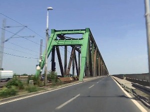 Јучерашња несрећа поново отворила питање – колико је Панчевачки мост безбедан