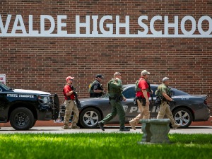 Пуцњава у школи у Тексасу – осамнаестогодишњак убио 14 ученика и наставницу