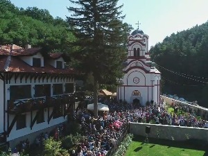 Манастир Тумане годишње посети милион људи, игуман Димитрије открива шта привлачи вернике