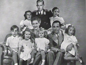 Гебелс, наш савременик: Приручник за савремене пропагандисте (1) Гебелс, наш савременик: Приручник за савремене пропагандисте (1)
