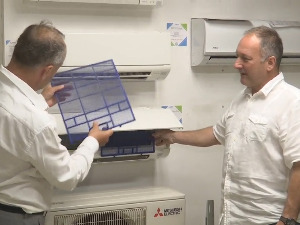 Чекајући скупог сервисера за климу - шта можете без мајстора, а шта не треба дирати