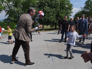 Вучић са избеглицама из Украјине: Желим вам мир, што пре да се вратите кући
