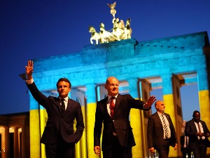 Закулисне борбе за окончање рата у Украјини: Мир сервиран са санкцијама и француским кроасанима Закулисне борбе за окончање рата у Украјини: Мир сервиран са санкцијама и француским кроасанима