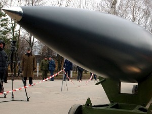 Змијско острво у Црном мору, камен начичкан пројектилима