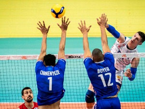Одбојкаши Србије повели, па поражени од Француске