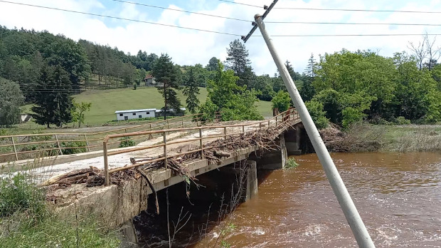 Rts Društvo Vanredna Odbrana Od Poplava U Užicu I čačku Nevreme