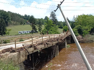 Ванредна одбрана од поплава у Ужицу и Чачку, невреме оштетило путеве и мостовe 