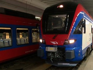 Брзи воз "Соко" поново каменован