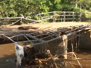 Невреме уништило воћњаке, у бујицама страдали путеви и мостови – утврђује се штета 