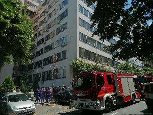 Угашен пожар у згради Министарства одбране, нема повређених