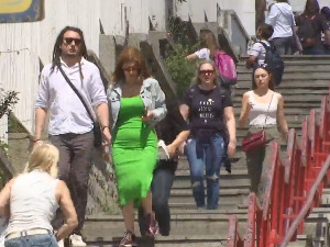 Жене старије од 45 година тешко до посла – да ли су "осуђене“ на метлу и крпу