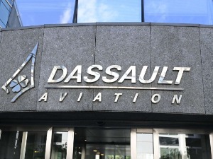 Стефановић обишао развојни центар компаније "Дасо авијасјон" у Паризу