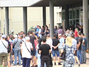 Протест радника Фијата у Крагујевцу: Ако до уторка не буде Владиног одговора, радикализујемо штрајкове