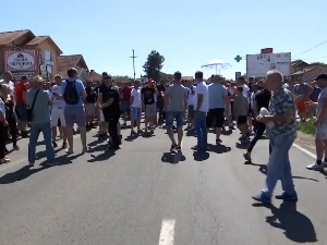 Део радника "Фијата" блокирао пут Крагујевац–Краљево–Чачак