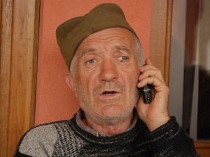 Село гори а баба се чешља