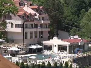 Камене капе Ђавоље вароши, лековита вода, нови хотели - куршумлијска област спрема се за све више посетилаца