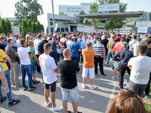 Преговори, протести, отворена питања – и даље непозната судбина радника "Фијата"