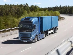 „Волво“ представио камион на водоник који емитује воду и има домет 1.000 километара