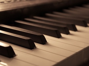 Са београдских сцена – Концерт Анe Васић и Милицe Предолац