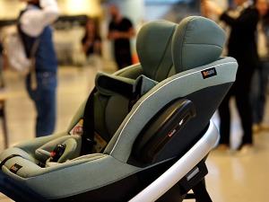 Чак 60 одсто деце страда због неправилне употребе ауто-седишта, глава и стомак најрањивији