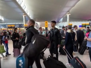 Група српских лекара кренула авионом из Франкфурта за Србију