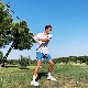 И Медведев на трави, али је рекет заменио палицом