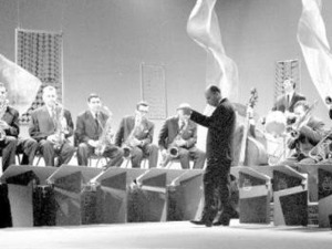 Поздрав Каунту Бејсију: Портрет Војислава Симића