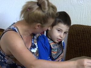 Мали Душан Тодоровић болује од епилепсије, нада за излечење у Турској