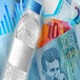 Како инфлација "мути воду" – када купујете флаширану воду заправо плаћате нафту
