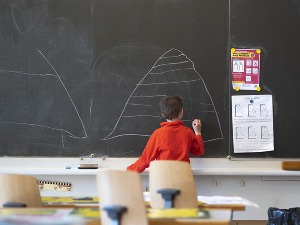 Mлади не желе да буду професори математике, проблем није само плата