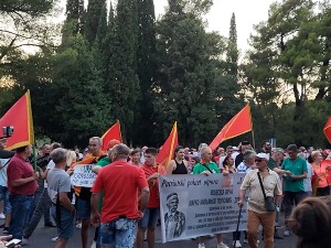 Протест у Подгорици против Темељног уговора са СПЦ; Абазовић: Нико не ствара државу унутар државе