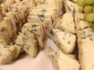 Plavi, buđavi sir – najnezdraviji sir koji kupujemo