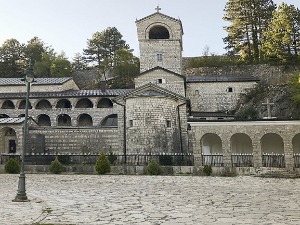 Митрополија: Надамо се да ће они који раде на Темељном уговору одолети притисцима