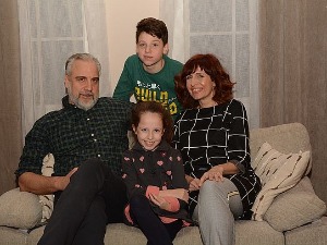 Мина прелази нивое - Мина мора да црта