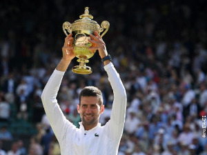 Нови пехар испред Старог двора