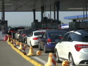 Путничка возила чекају два сата на Прешеву за улазак у Србију