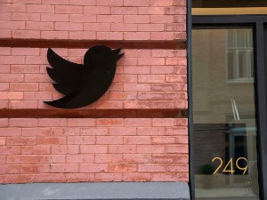 Твитер: Не патимо, нисмо прекршили ниједну обавезу из уговора са Маском