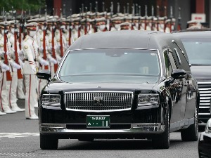 Јапан се опрoстио од бившег премијера Шинзa Абеа